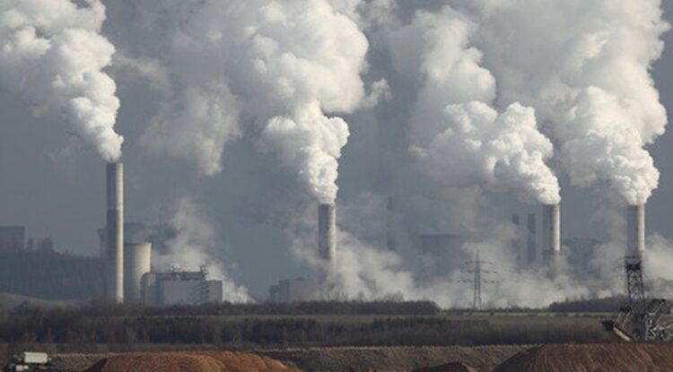 khí co2 được thải ra từ nhà máy